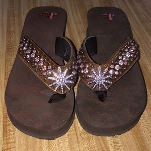 BRAND NEW Brown Cavender’s/ Justin’s sandals